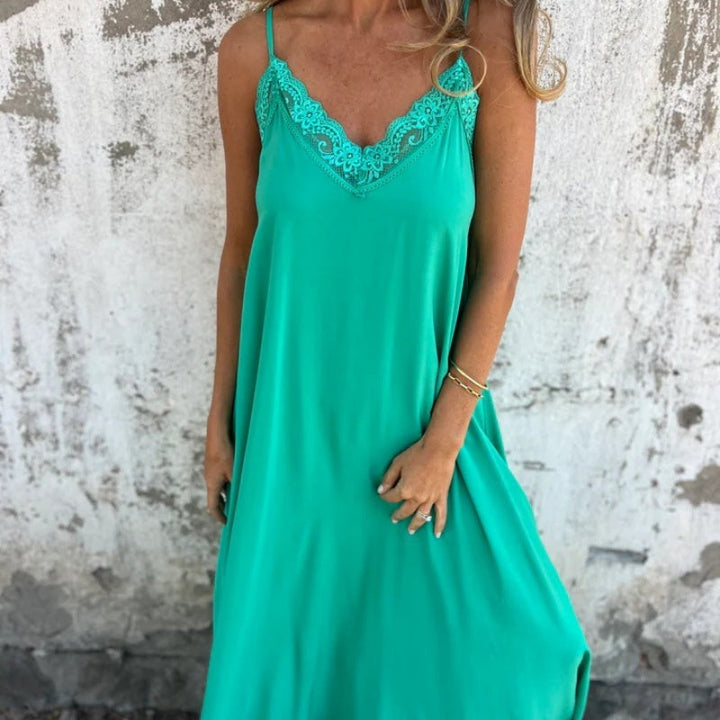 ALEXANDRA | ELEGANT DRESS WITH V-NECK