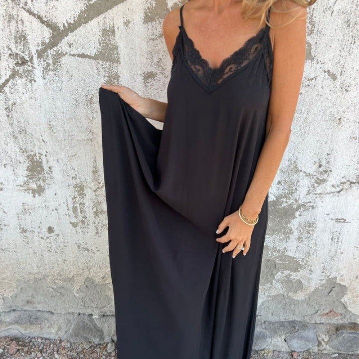 ALEXANDRA | ELEGANT DRESS WITH V-NECK