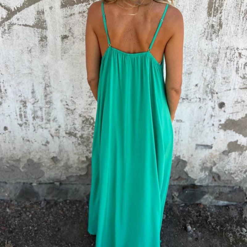 ALEXANDRA | ELEGANT DRESS WITH V-NECK